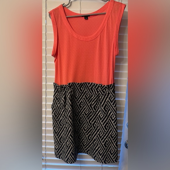 Dress - Picture 1 of 3